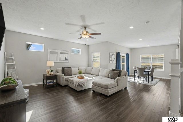 10316 N 152 Avenue, Bennington, NE 68022