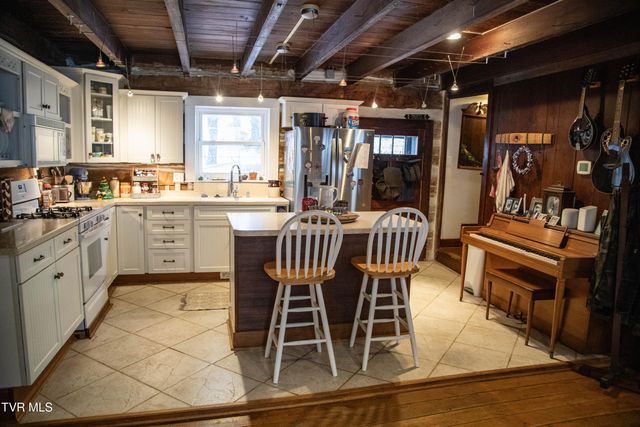 20217 Shadowood Circle, Meadowview, VA 24361