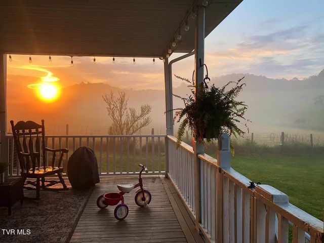 20217 Shadowood Circle, Meadowview, VA 24361