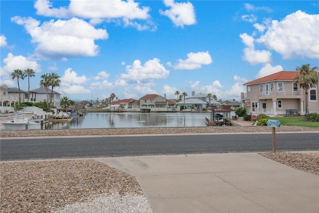 13918 EAGLESNEST BAY Dr, Corpus Christi, TX 78418