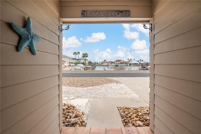 13918 EAGLESNEST BAY Dr, Corpus Christi, TX 78418