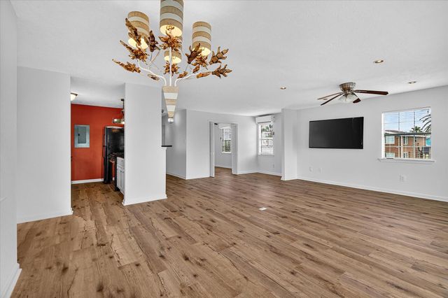 1 Highland Drive, Hitchcock, TX 77563