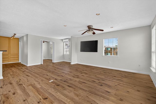 1 Highland Drive, Hitchcock, TX 77563