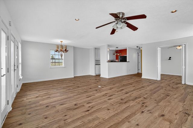 1 Highland Drive, Hitchcock, TX 77563
