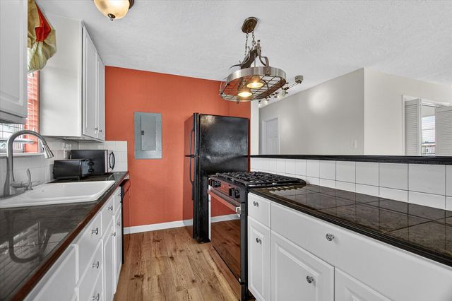 1 Highland Drive, Hitchcock, TX 77563