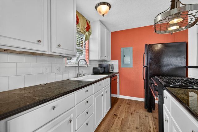 1 Highland Drive, Hitchcock, TX 77563
