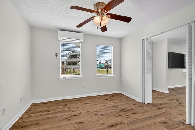 1 Highland Drive, Hitchcock, TX 77563
