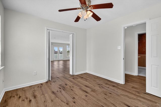 1 Highland Drive, Hitchcock, TX 77563