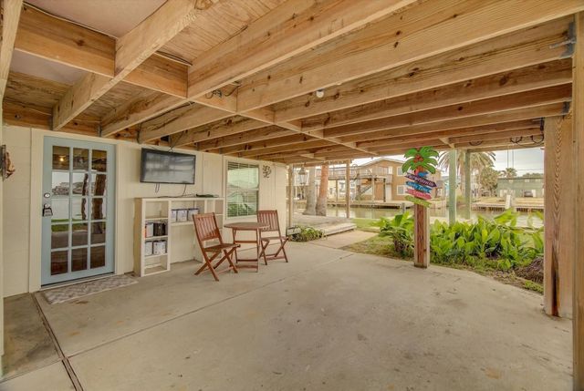 1 Highland Drive, Hitchcock, TX 77563
