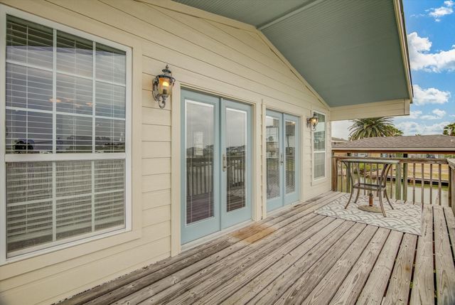 1 Highland Drive, Hitchcock, TX 77563