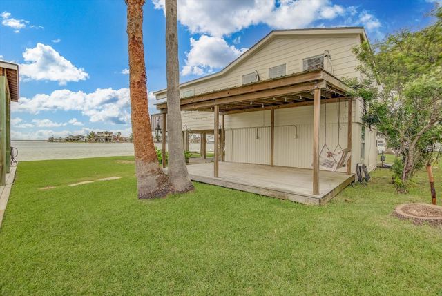 1 Highland Drive, Hitchcock, TX 77563