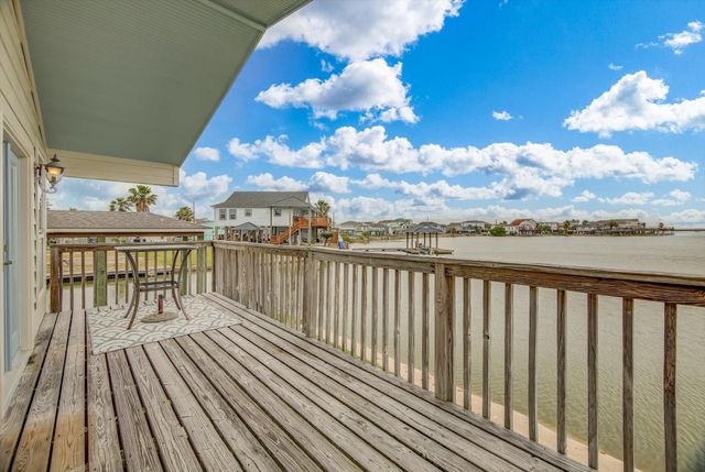 1 Highland Drive, Hitchcock, TX 77563
