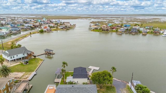 1 Highland Drive, Hitchcock, TX 77563