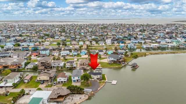 1 Highland Drive, Hitchcock, TX 77563