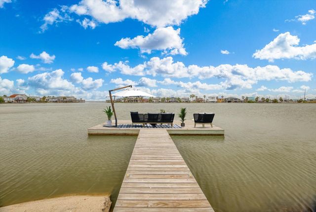 1 Highland Drive, Hitchcock, TX 77563