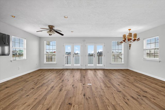 1 Highland Drive, Hitchcock, TX 77563