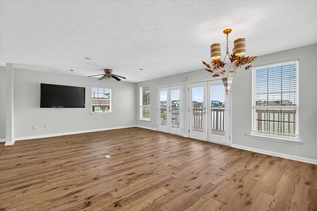 1 Highland Drive, Hitchcock, TX 77563