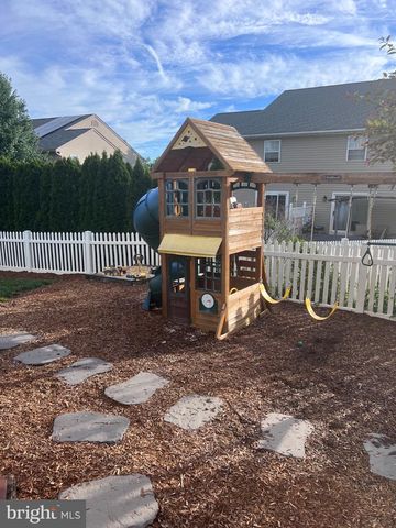 677 HONEYSUCKLE WAY, Pennsburg, PA 18073