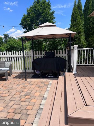677 HONEYSUCKLE WAY, Pennsburg, PA 18073