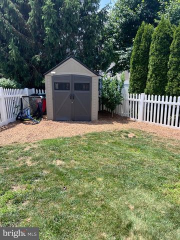 677 HONEYSUCKLE WAY, Pennsburg, PA 18073