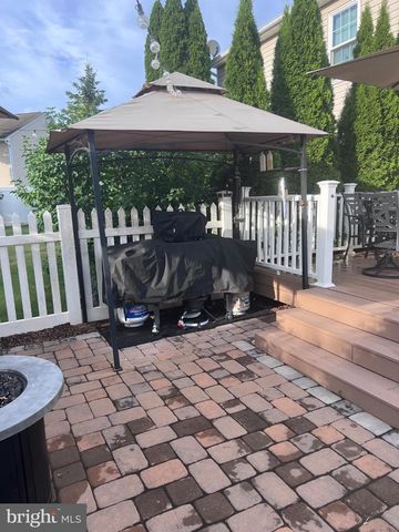 677 HONEYSUCKLE WAY, Pennsburg, PA 18073