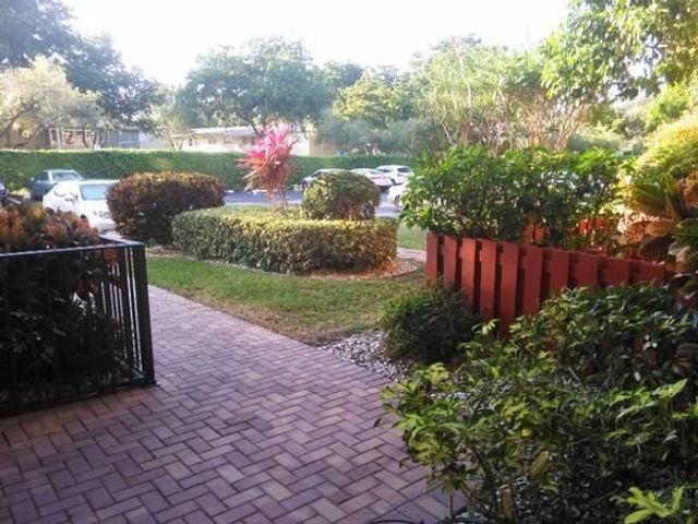 370 NW 76th Avenue 104, Margate, FL 33063