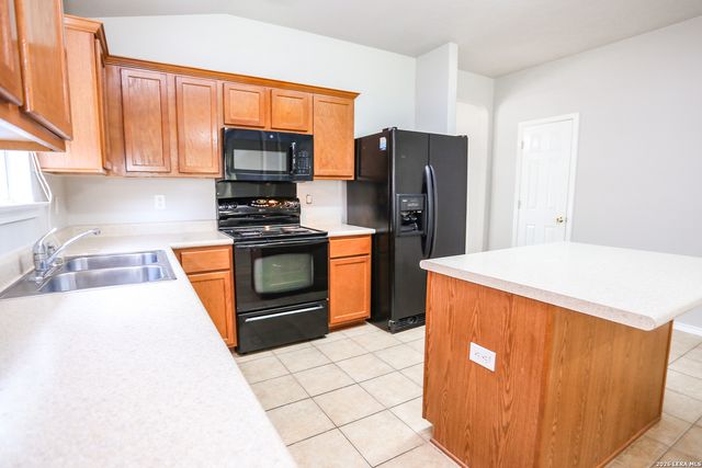 6915 CUTTING CRK, San Antonio, TX 78244