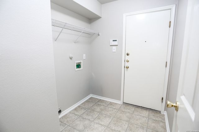 6915 CUTTING CRK, San Antonio, TX 78244