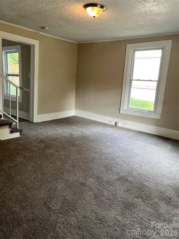 107 E Georgia Avenue, Bessemer City, NC 28016