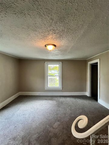 107 E Georgia Avenue, Bessemer City, NC 28016