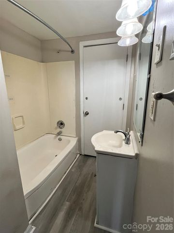 107 E Georgia Avenue, Bessemer City, NC 28016