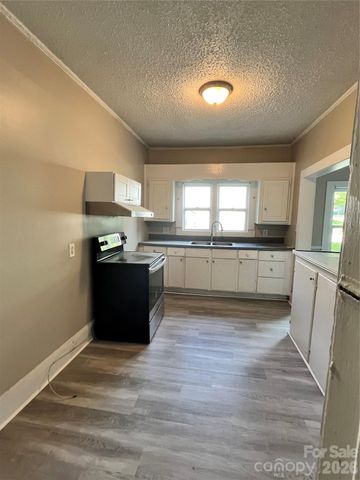 107 E Georgia Avenue, Bessemer City, NC 28016