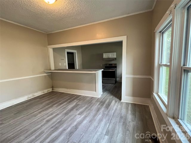 107 E Georgia Avenue, Bessemer City, NC 28016