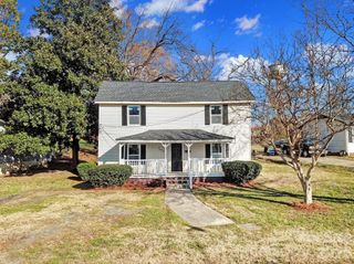 107 E Georgia Avenue, Bessemer City, NC 28016