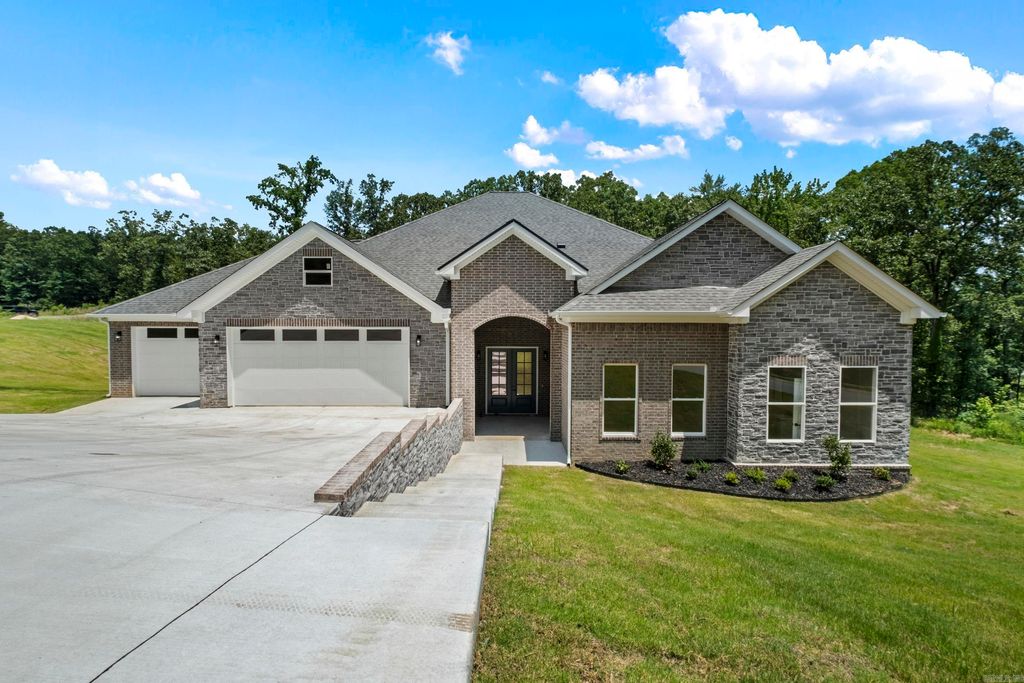 8552 Rapid Water Dr, Sherwood, AR 72120