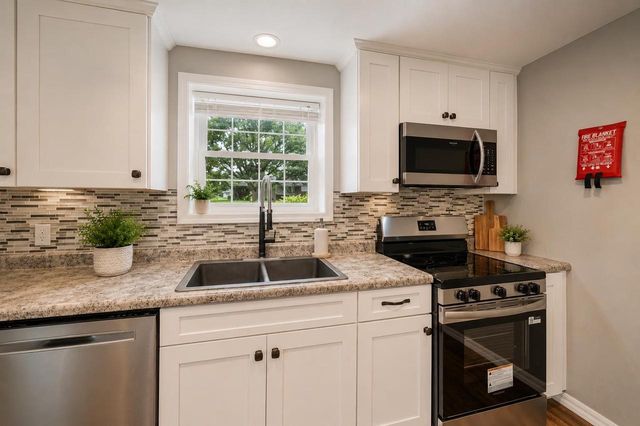 714 GIESE STREET, Hortonville, WI 54944