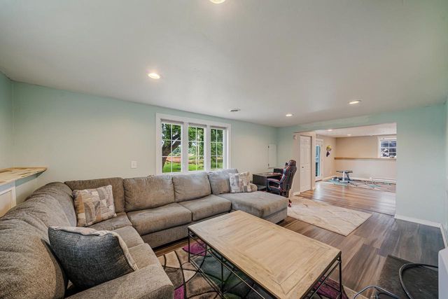 714 GIESE STREET, Hortonville, WI 54944