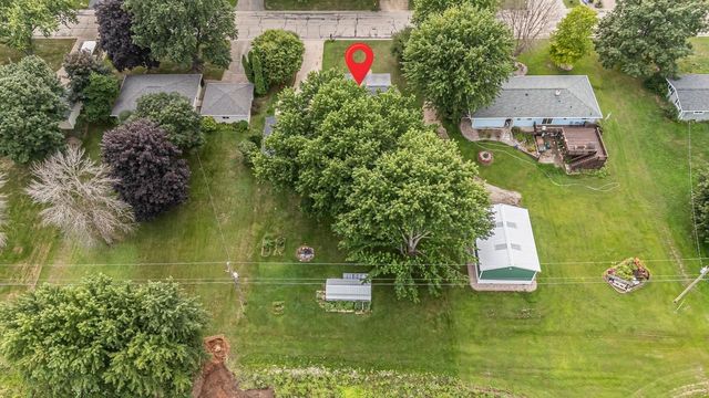 714 GIESE STREET, Hortonville, WI 54944