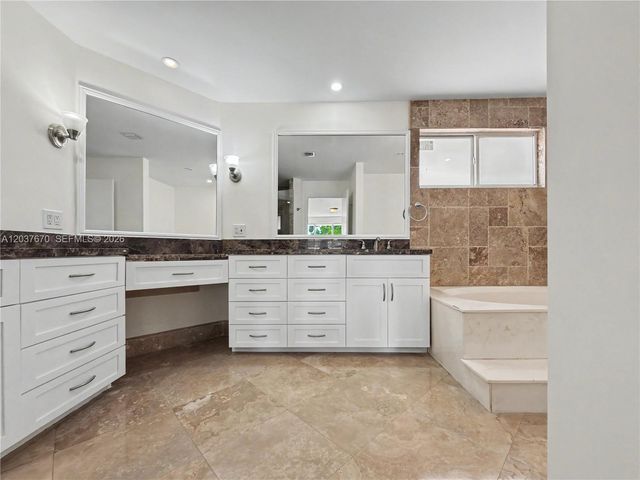 4725 NW 104th Avenue, Doral, FL 33178
