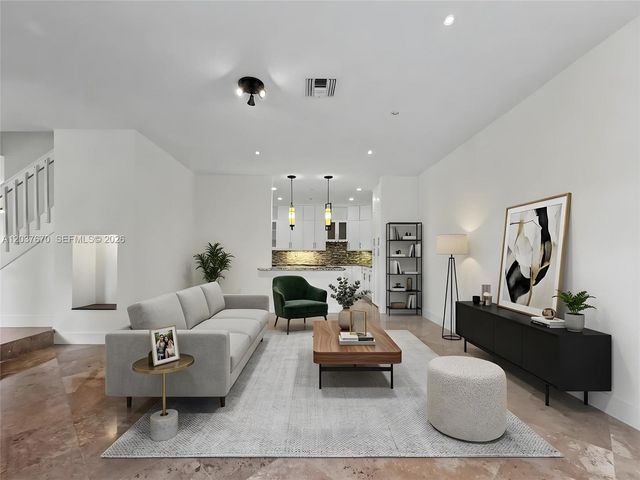 4725 NW 104th Avenue, Doral, FL 33178