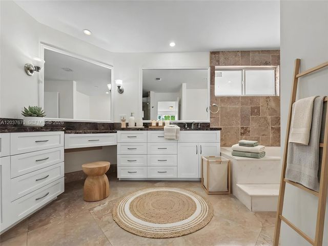 4725 NW 104th Avenue, Doral, FL 33178