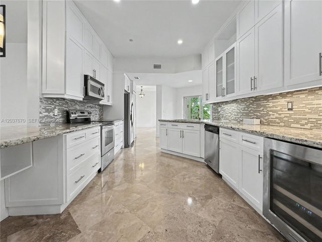 4725 NW 104th Avenue, Doral, FL 33178