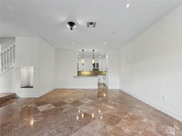 4725 NW 104th Avenue, Doral, FL 33178
