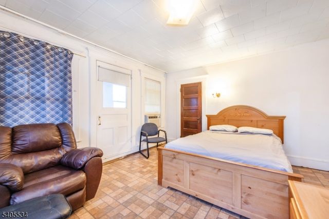 448 E 31St St, Paterson City, NJ 07504