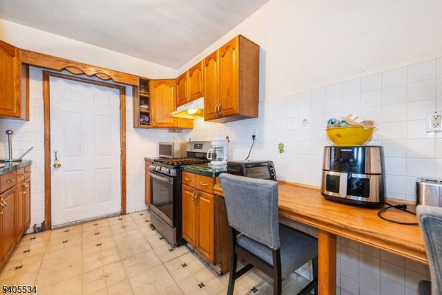 448 E 31St St, Paterson City, NJ 07504