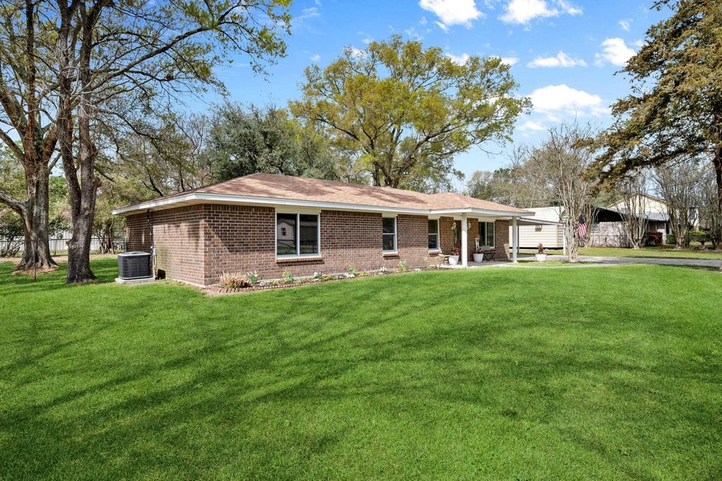 16746 Main Street, Splendora, TX 77372