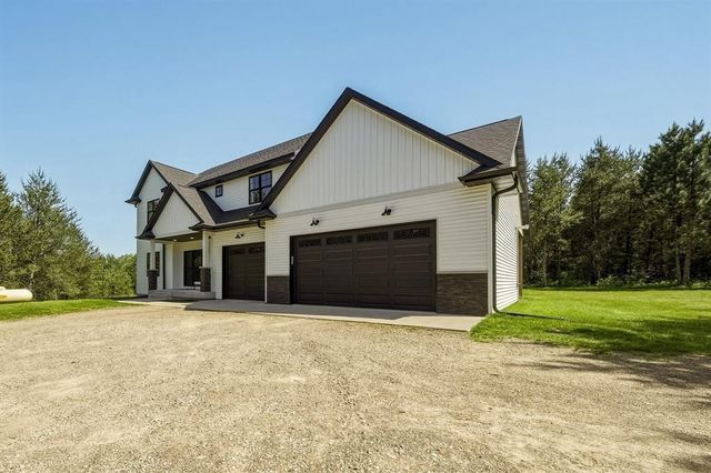 10081 9 Mile Creek Road, Fall Creek, WI 54742