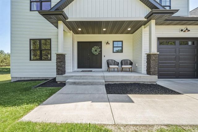10081 9 Mile Creek Road, Fall Creek, WI 54742