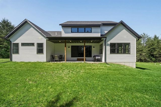 10081 9 Mile Creek Road, Fall Creek, WI 54742