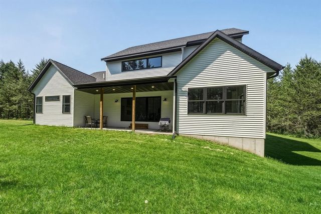10081 9 Mile Creek Road, Fall Creek, WI 54742
